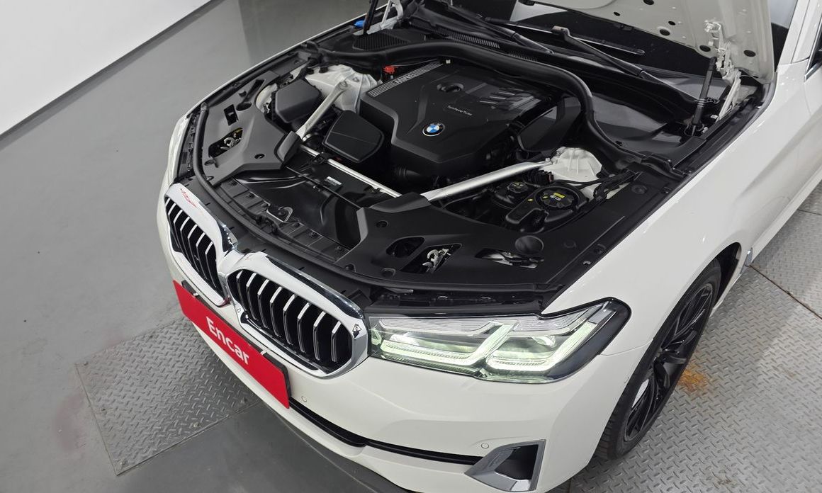 BMW 5-Series 2023