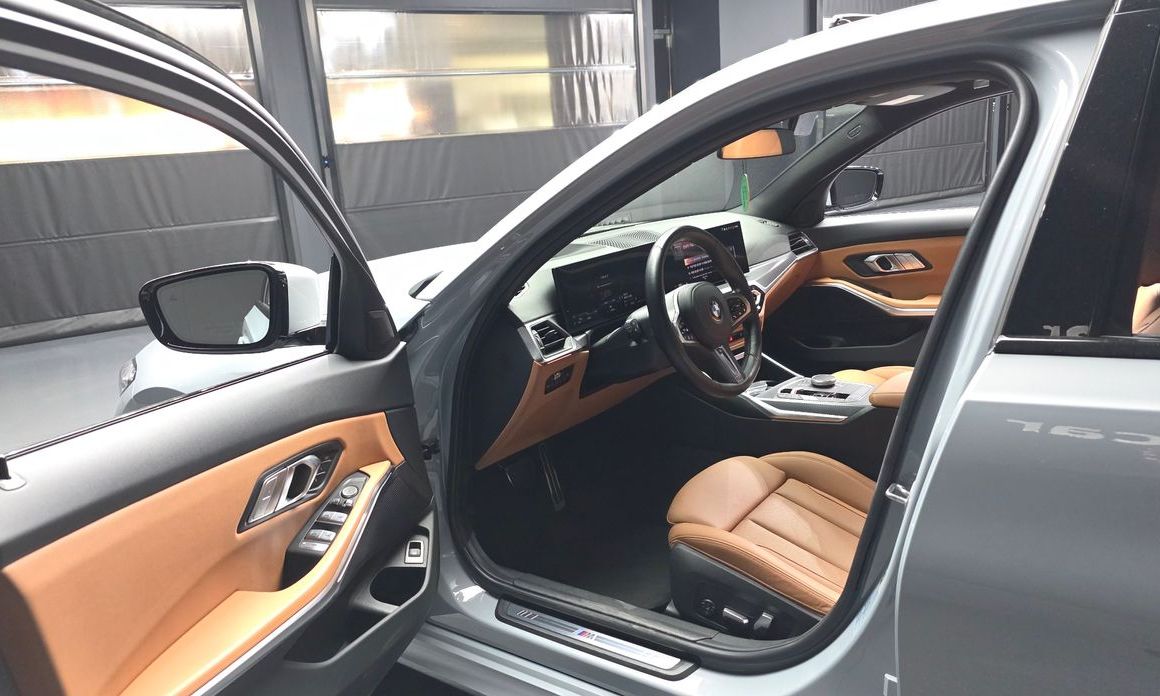 BMW 3-Series 2023