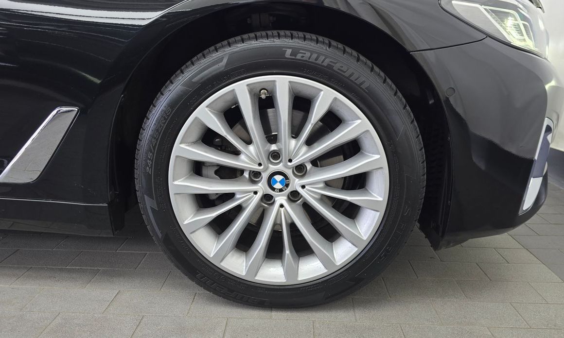 BMW 5-Series 2022