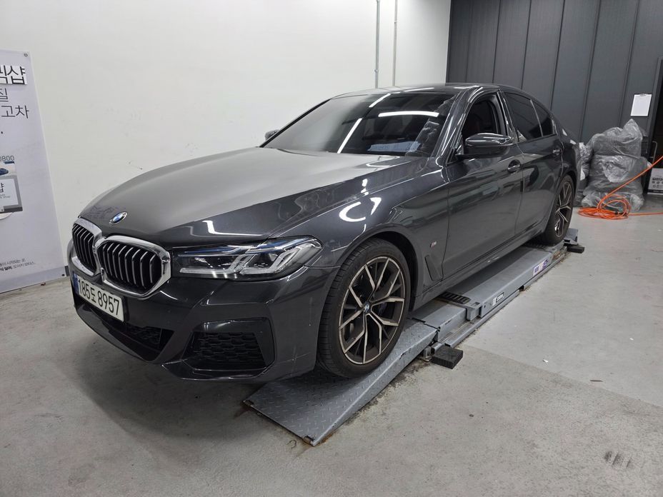 BMW 5-Series 2023