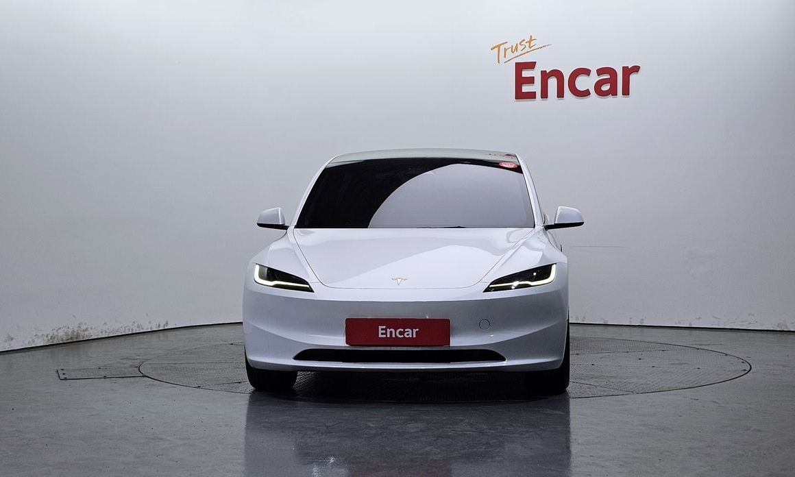 Tesla Model 3 2024