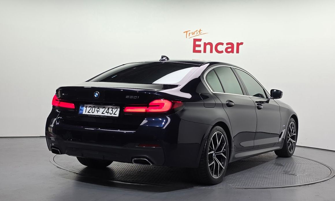 BMW 5-Series 2023