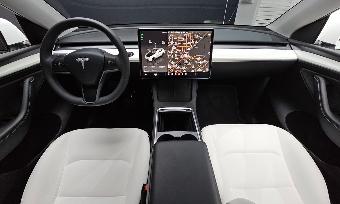 Tesla Model Y 2024