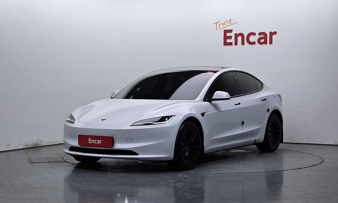 Tesla Model 3 2024