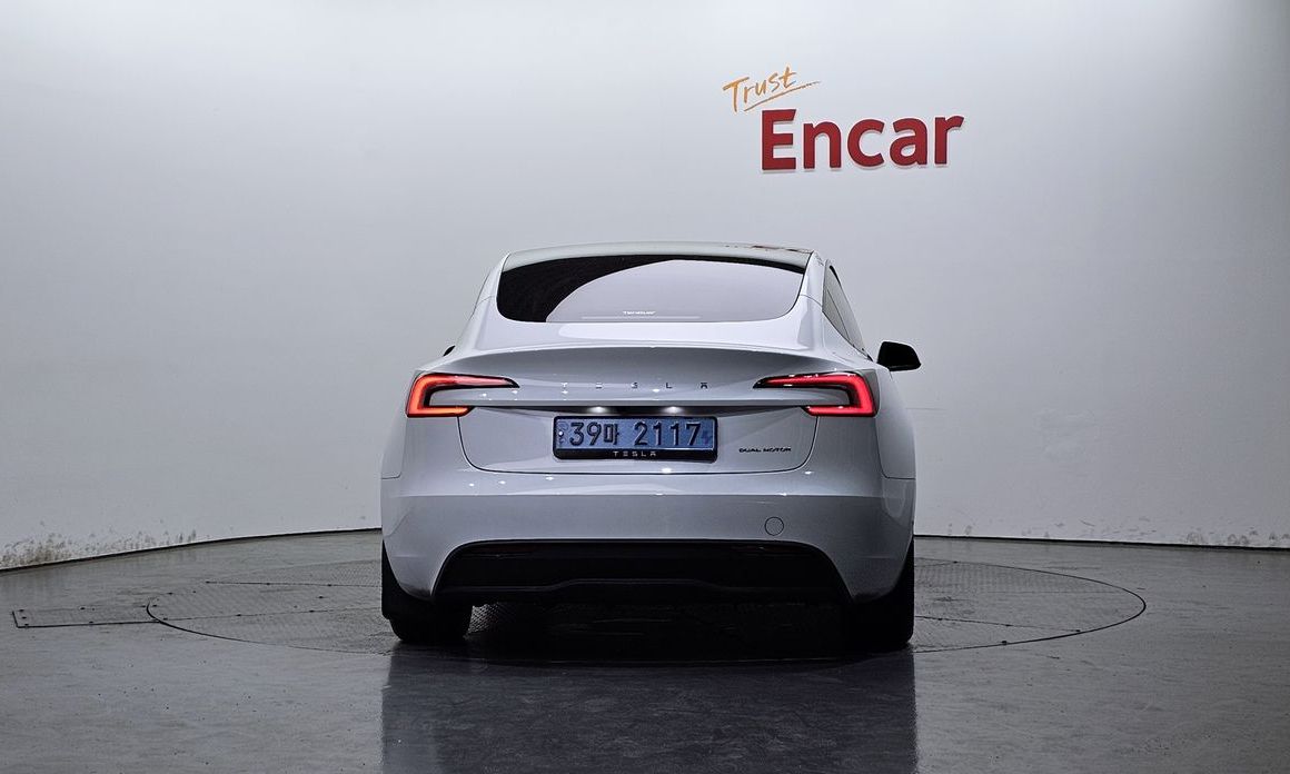 Tesla Model 3 2024