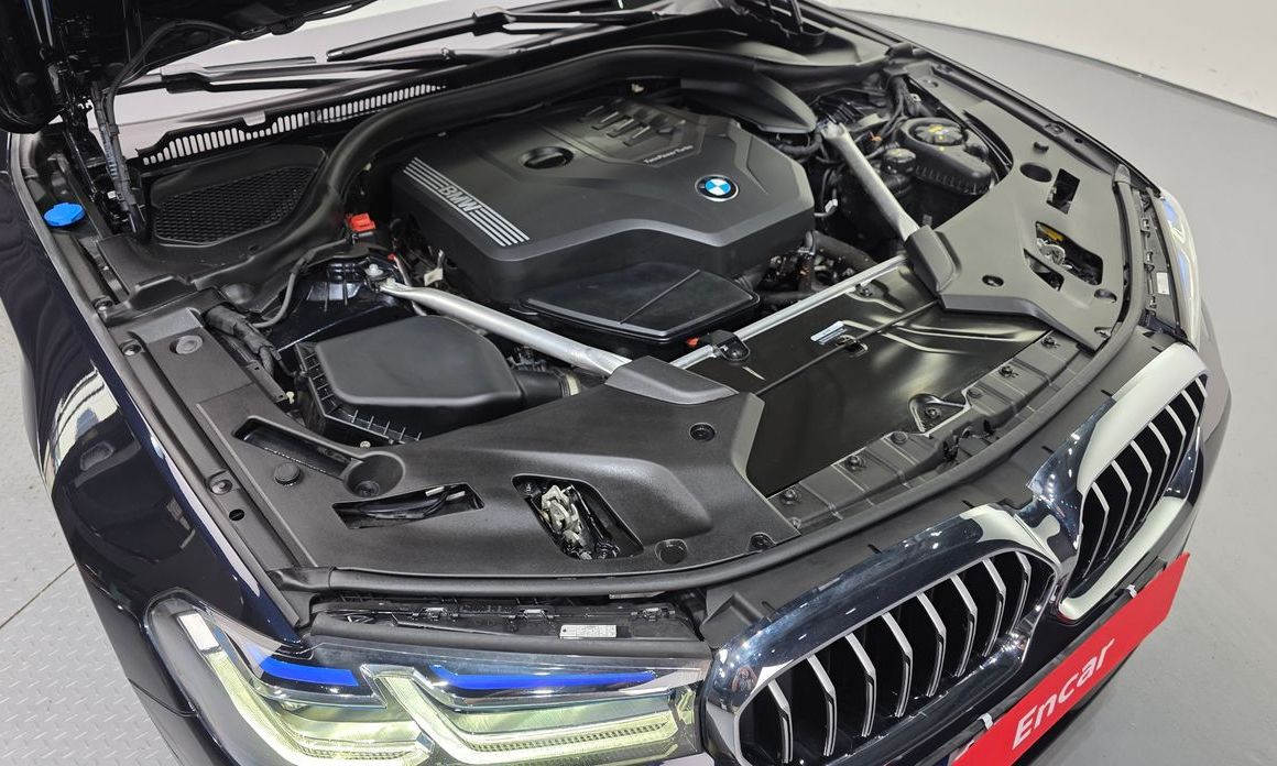 BMW 5-Series 2023