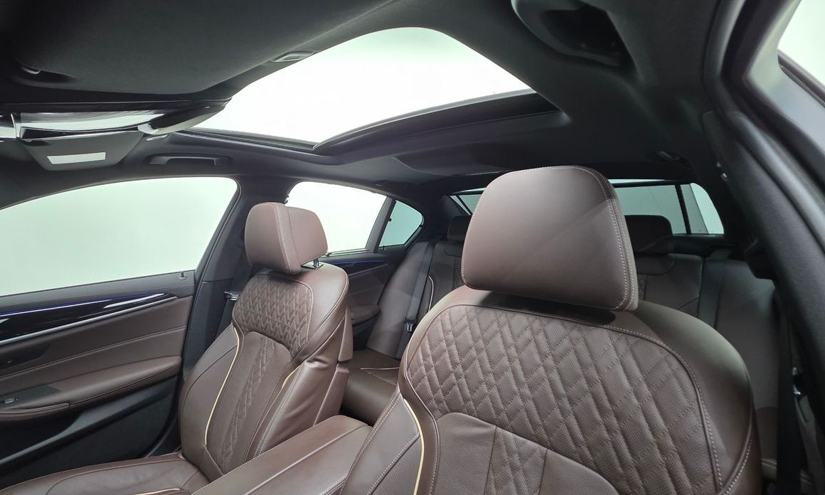 BMW 5-Series 2023