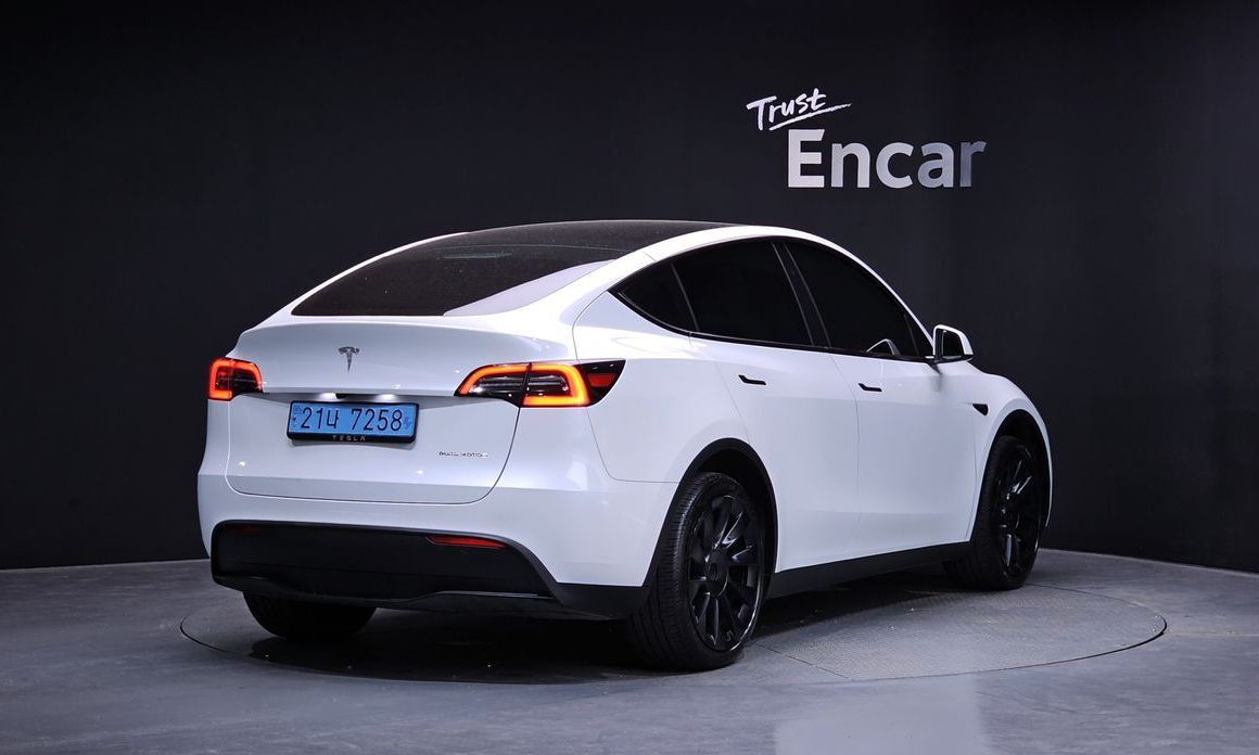 Tesla Model Y 2024