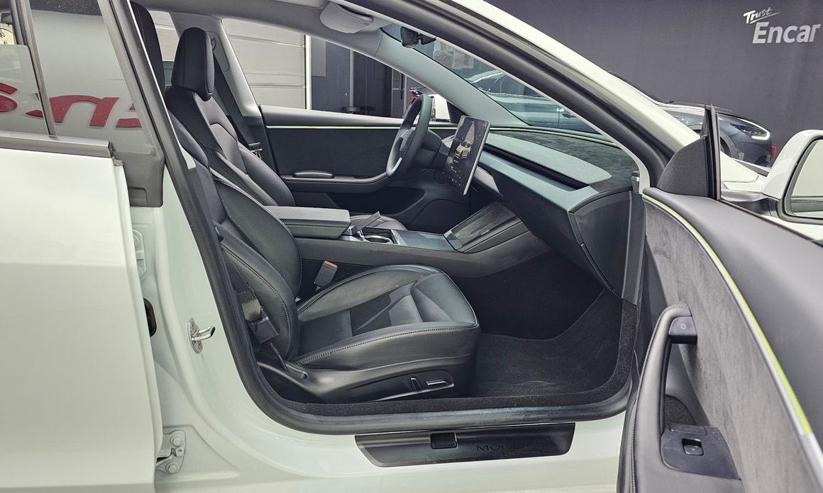Tesla Model 3 2024