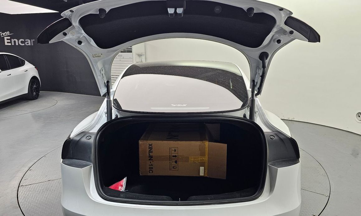 Tesla Model 3 2024