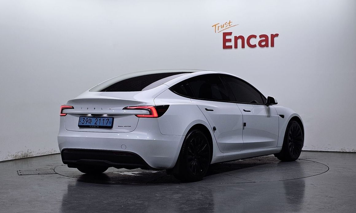 Tesla Model 3 2024