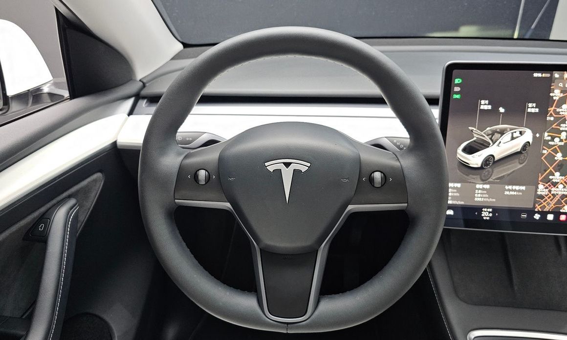 Tesla Model Y 2024