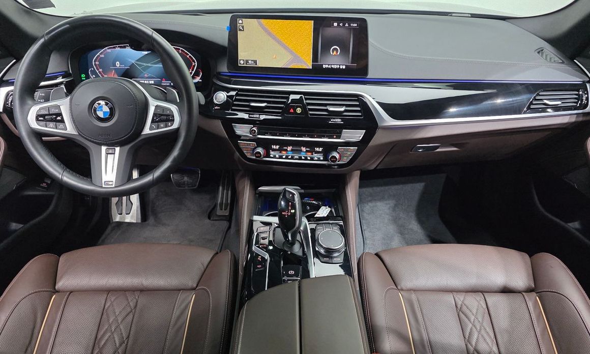 BMW 5-Series 2023