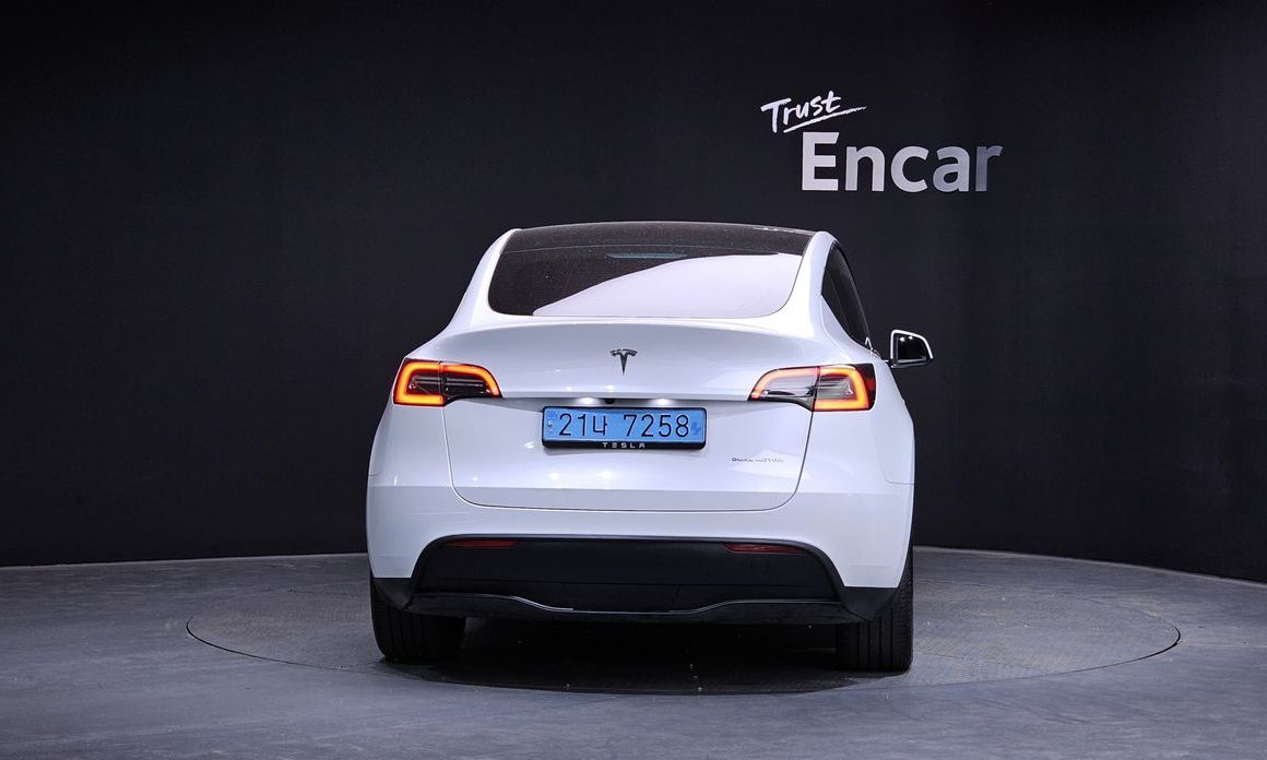 Tesla Model Y 2024