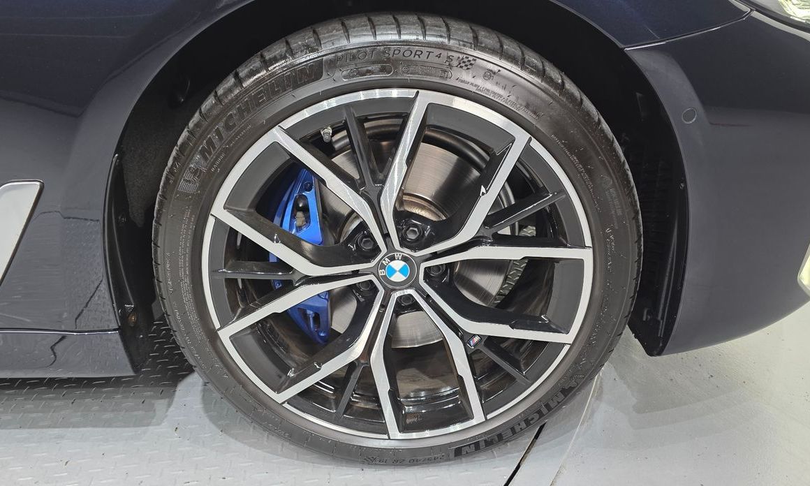 BMW 5-Series 2023