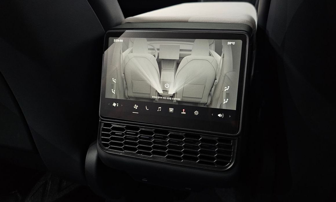 Tesla Model Y 2025