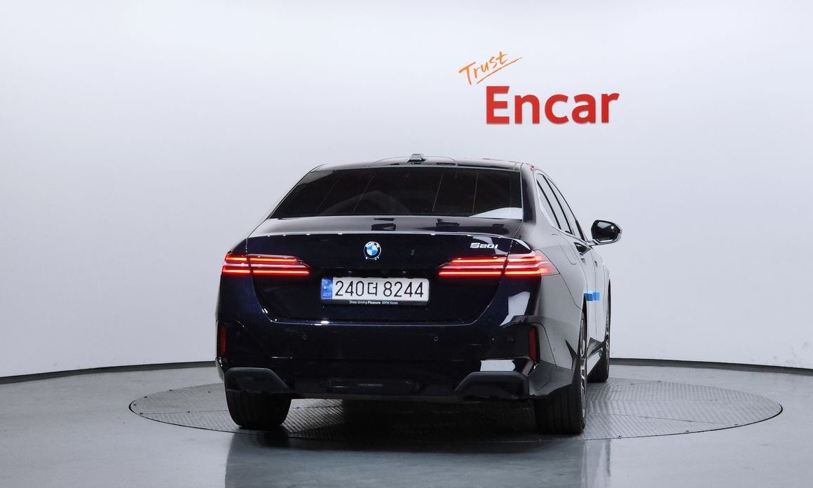 BMW 5-Series 2024