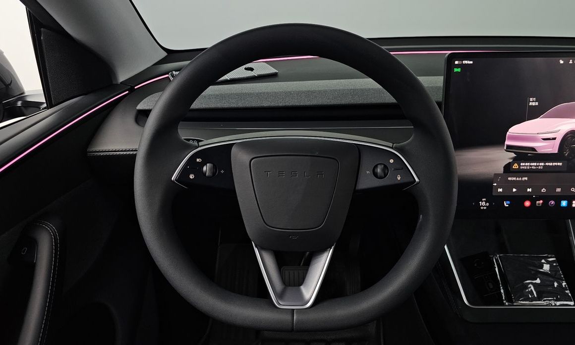 Tesla Model Y 2025