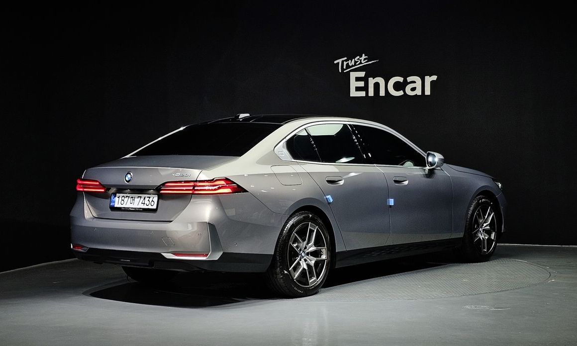 BMW 5-Series 2025