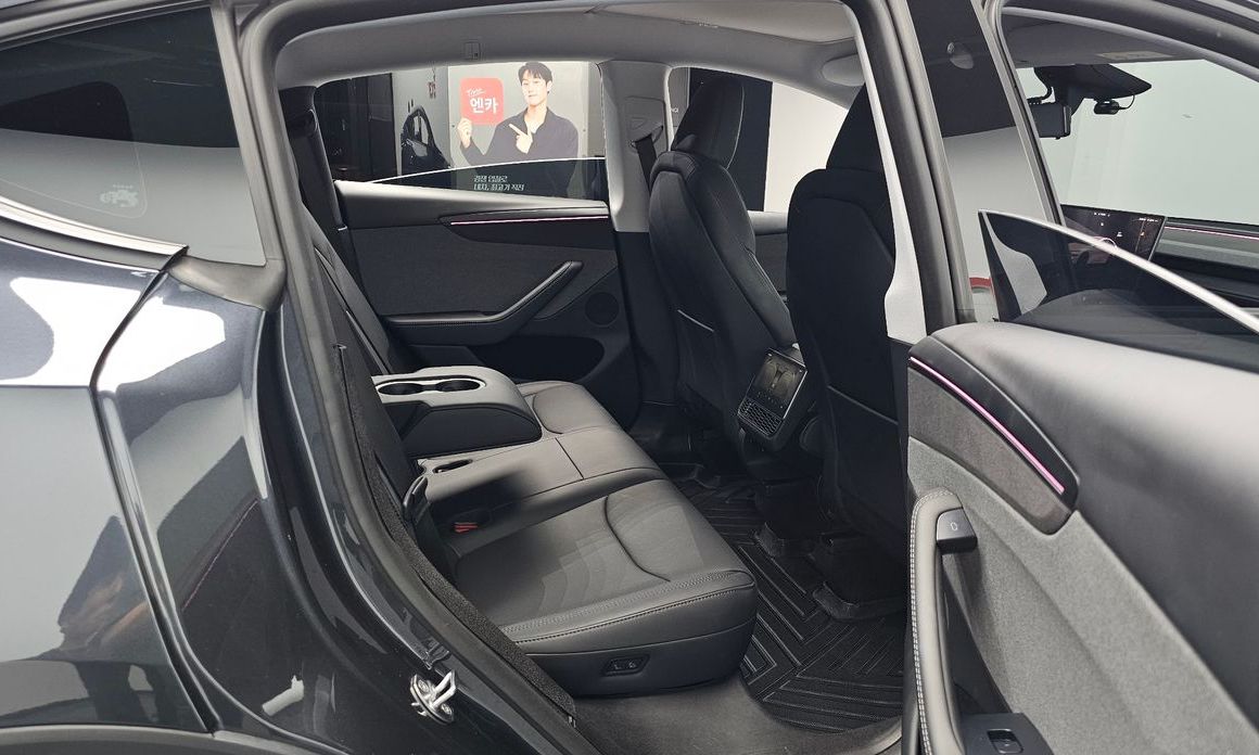 Tesla Model Y 2025