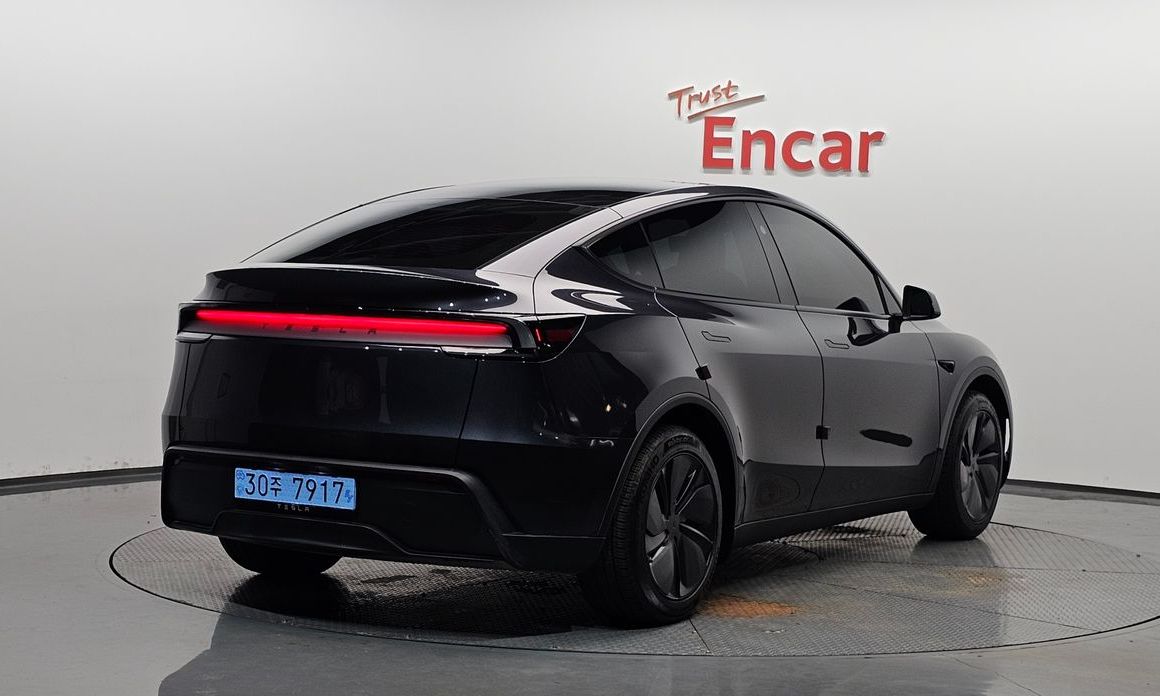 Tesla Model Y 2025