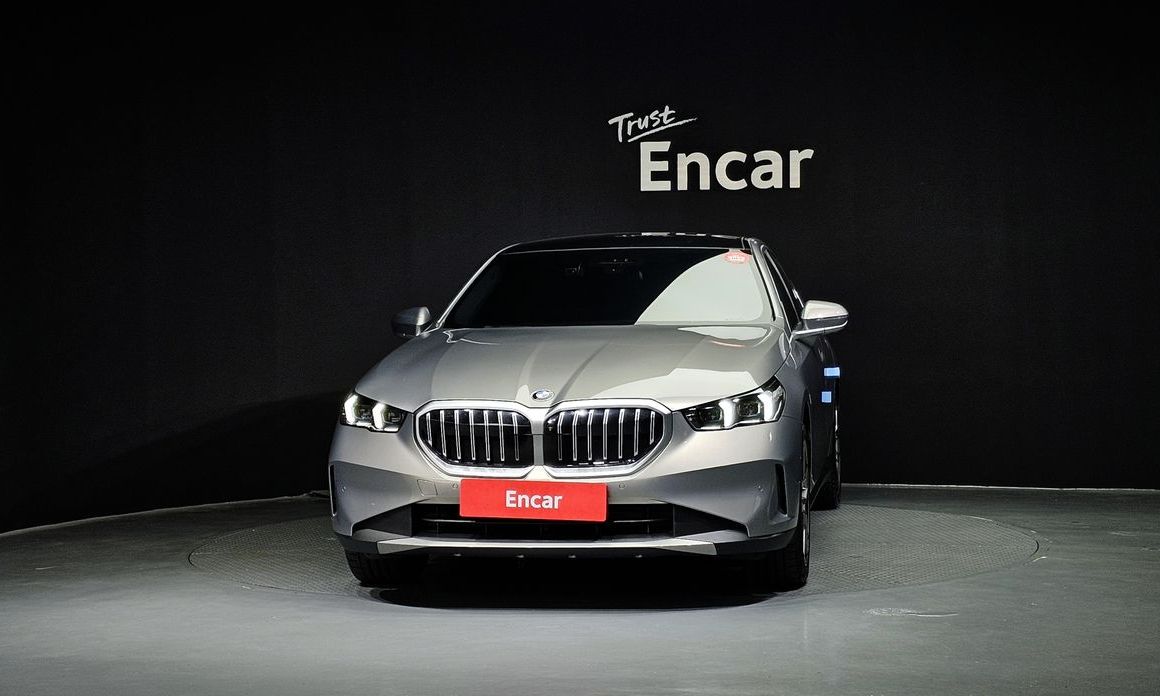 BMW 5-Series 2025