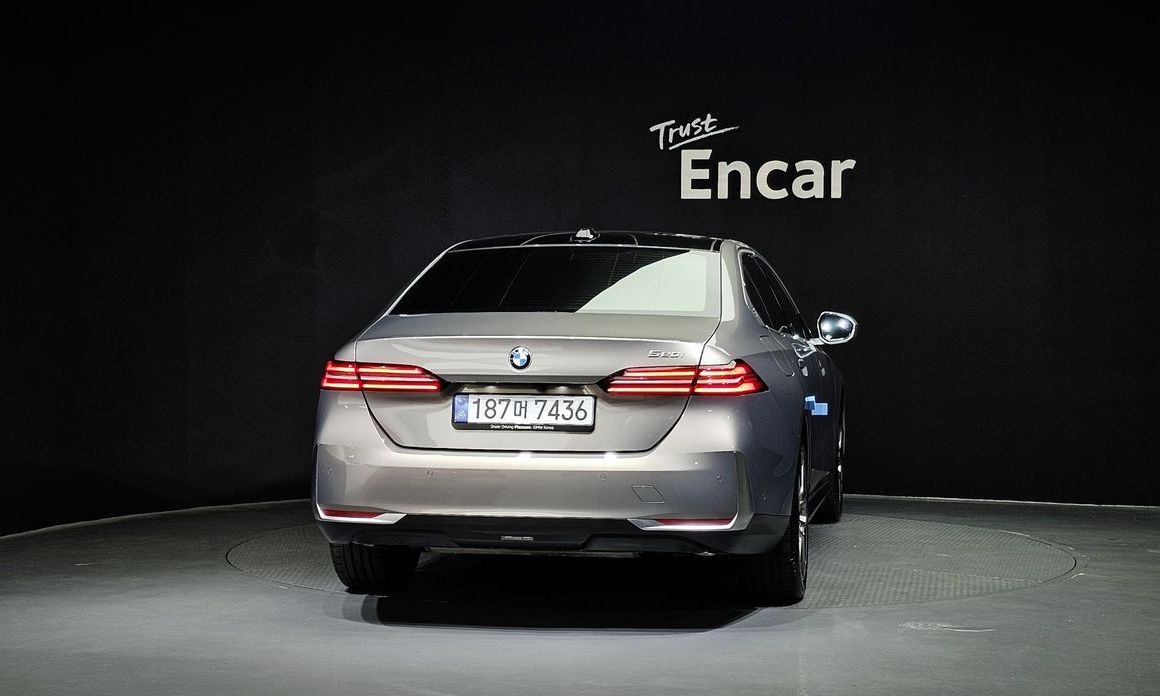 BMW 5-Series 2025