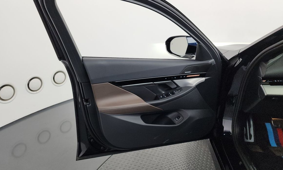 BMW 5-Series 2024