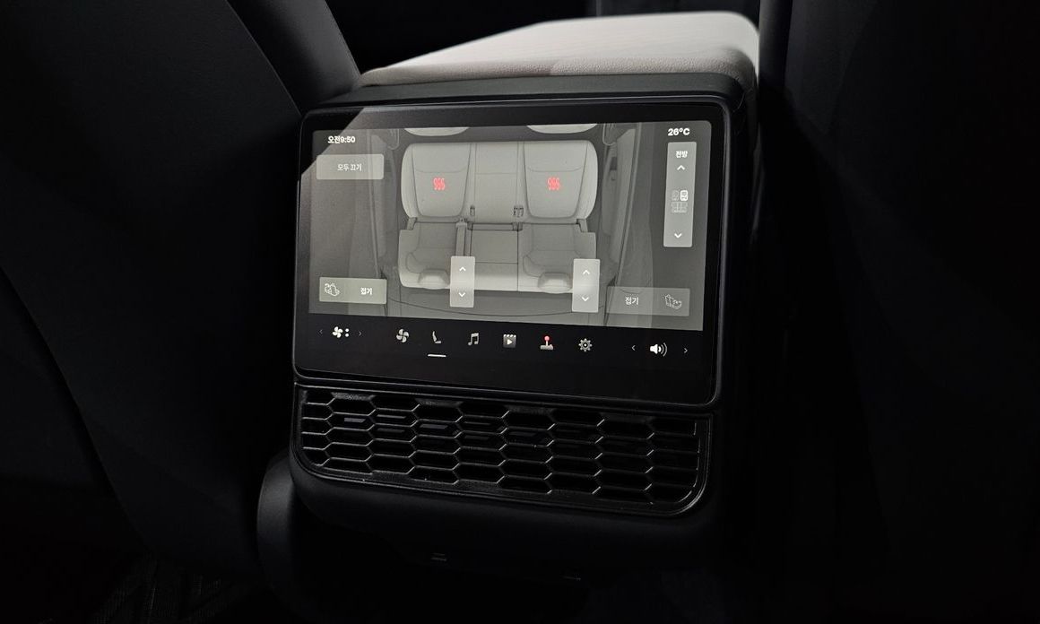 Tesla Model Y 2025