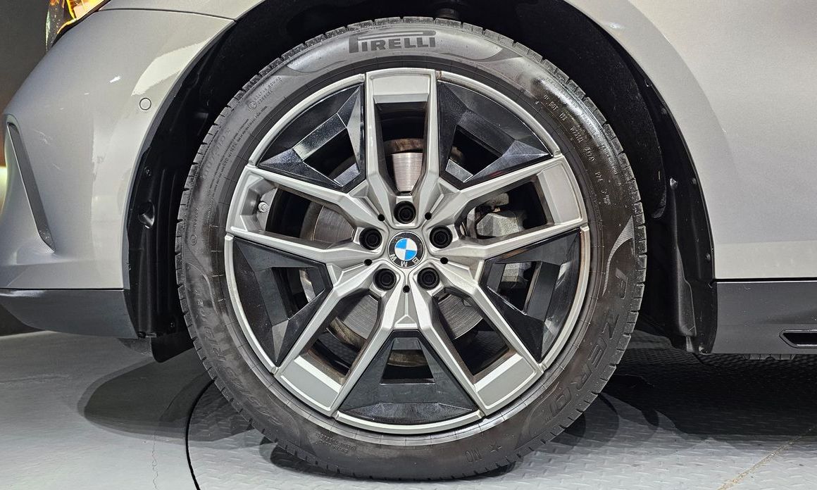 BMW 5-Series 2025