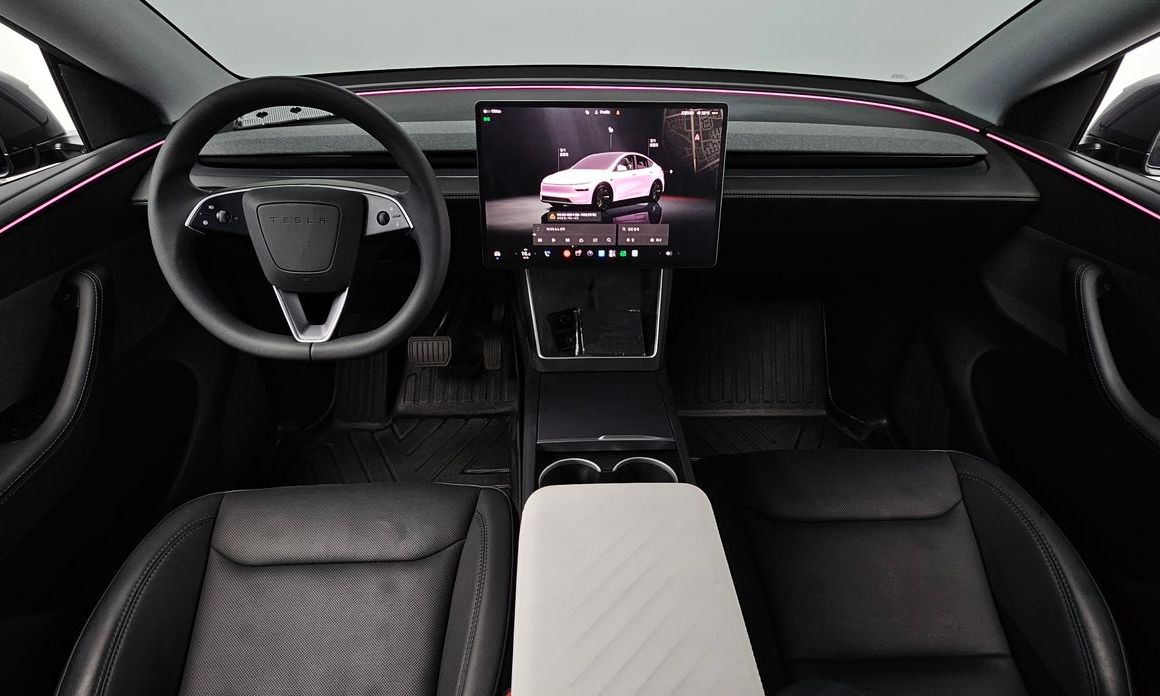 Tesla Model Y 2025