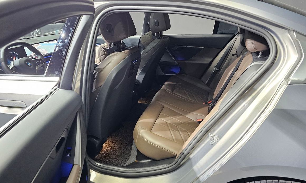 BMW 5-Series 2025