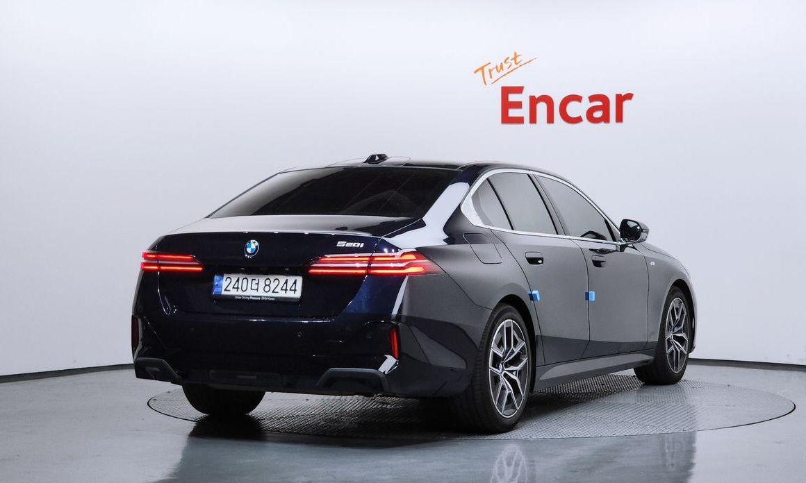 BMW 5-Series 2024