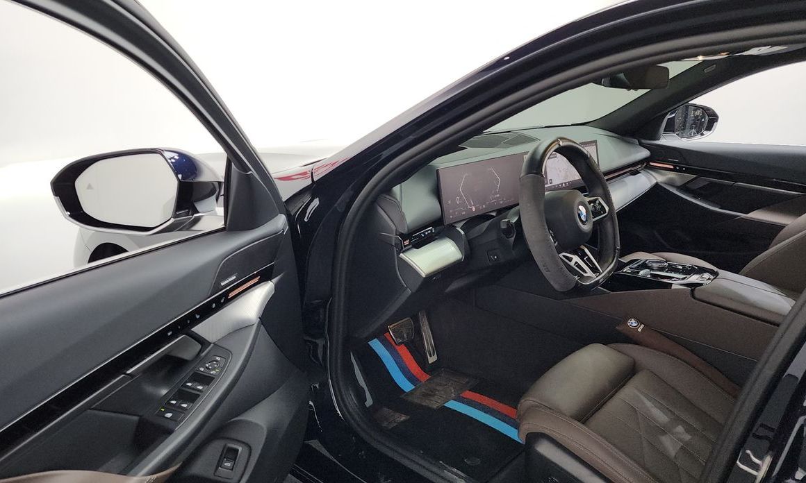 BMW 5-Series 2024
