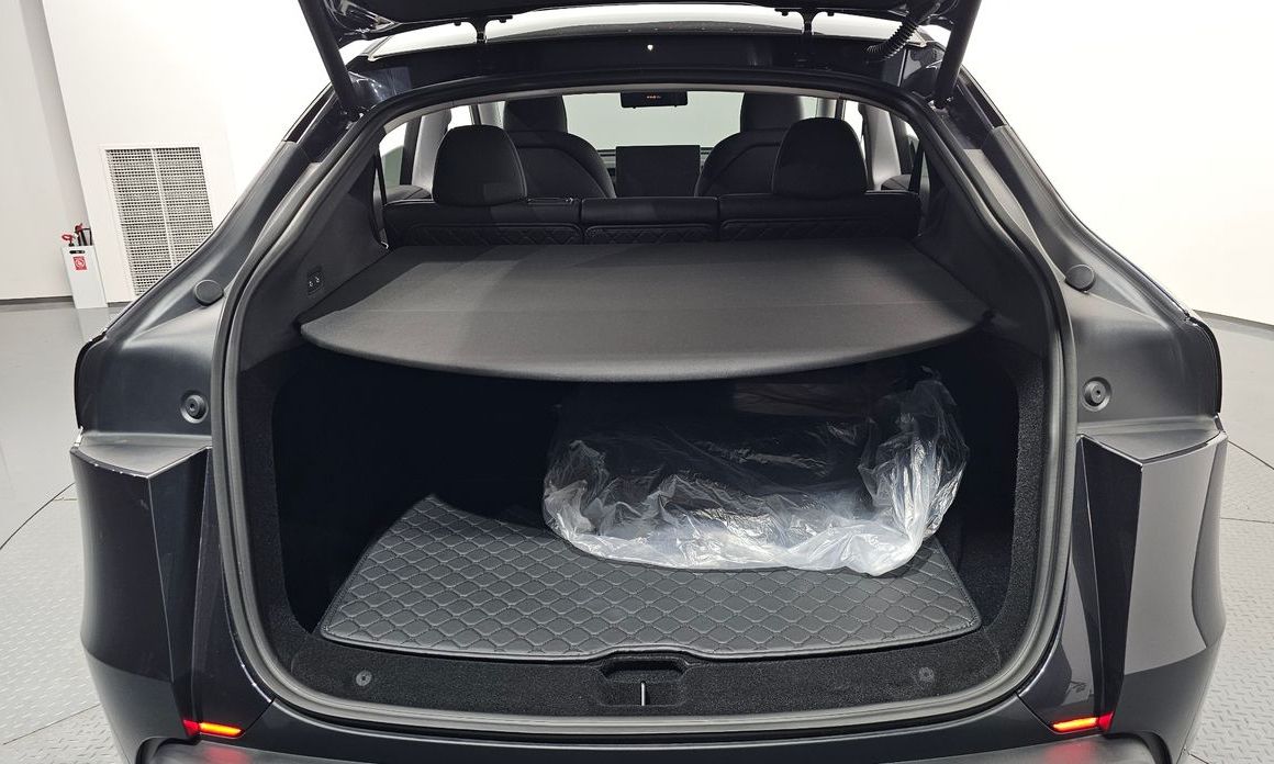 Tesla Model Y 2025