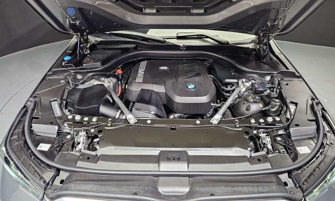 BMW 5-Series 2025