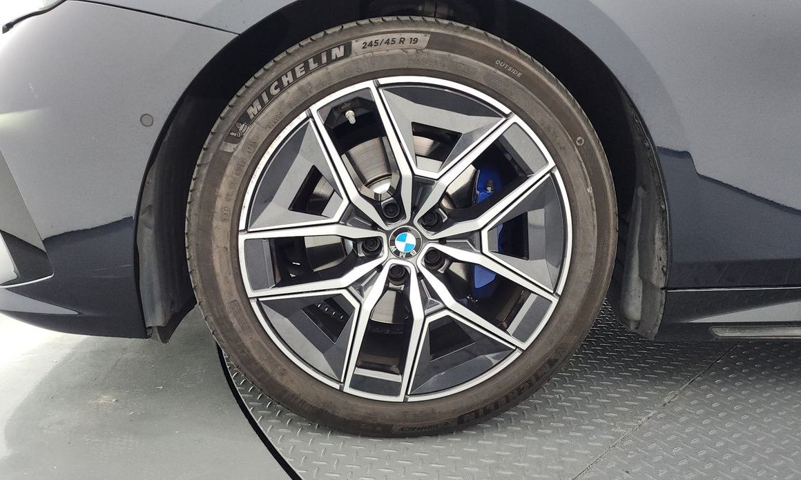 BMW 5-Series 2024