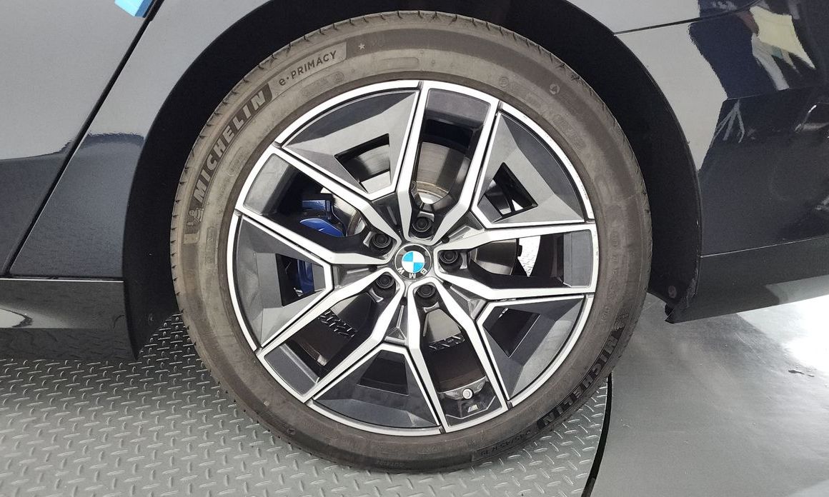 BMW 5-Series 2024