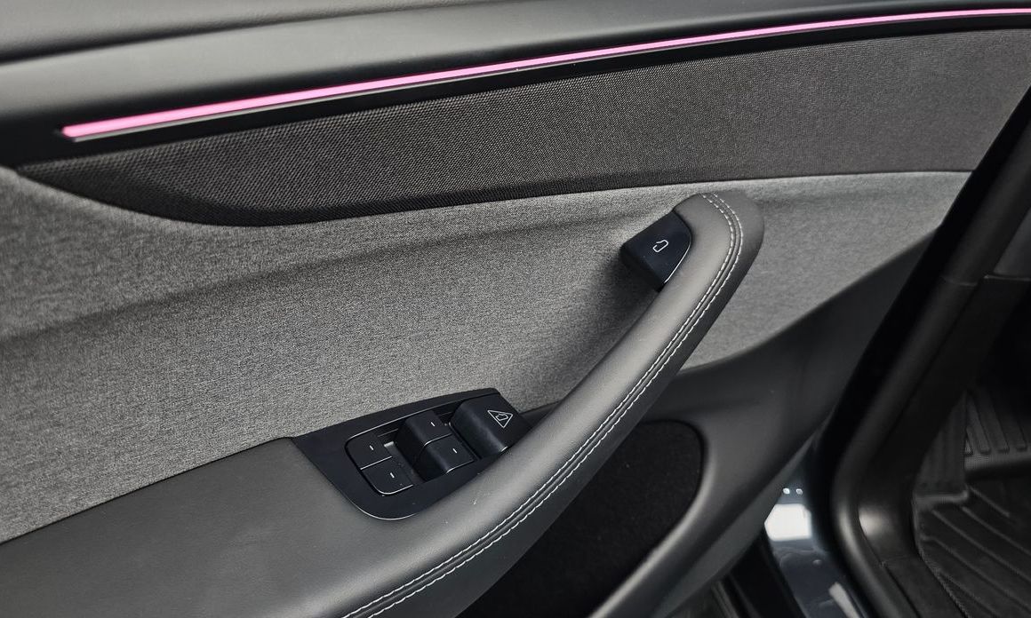 Tesla Model Y 2025