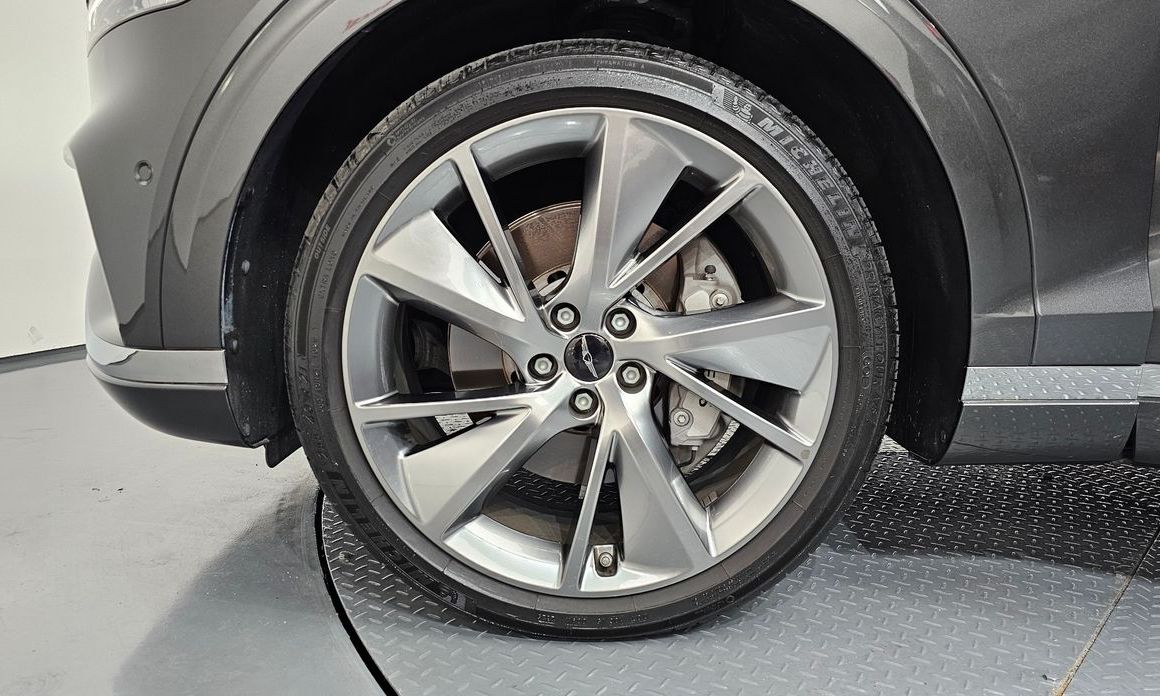 Genesis GV70 2025