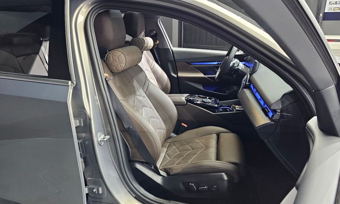 BMW 5-Series 2025
