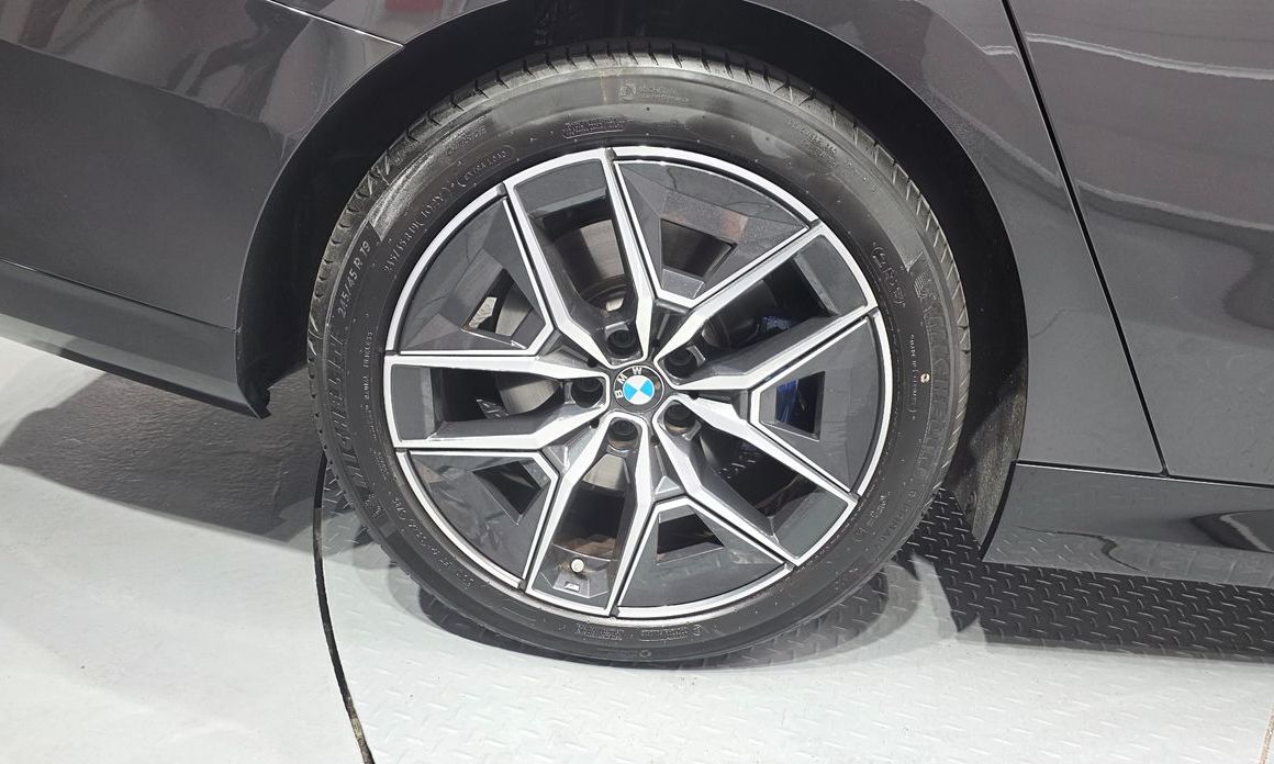 BMW 5-Series 2025