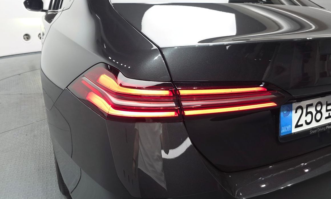 BMW 5-Series 2025