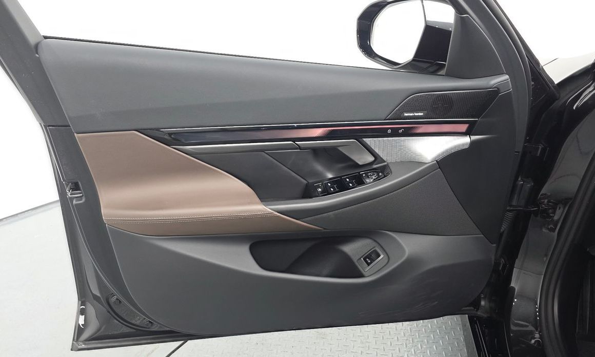 BMW 5-Series 2025