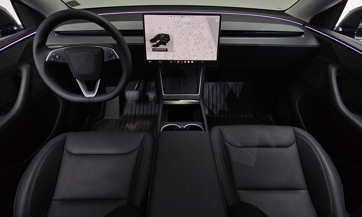Tesla Model Y 2025