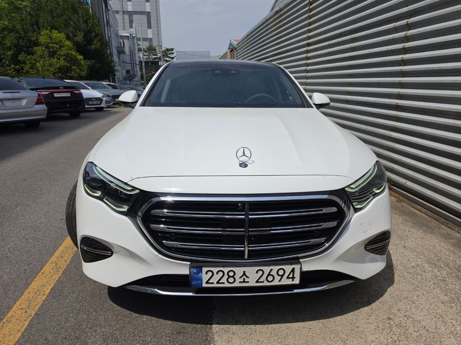 Mercedes-Benz E-Class 2024