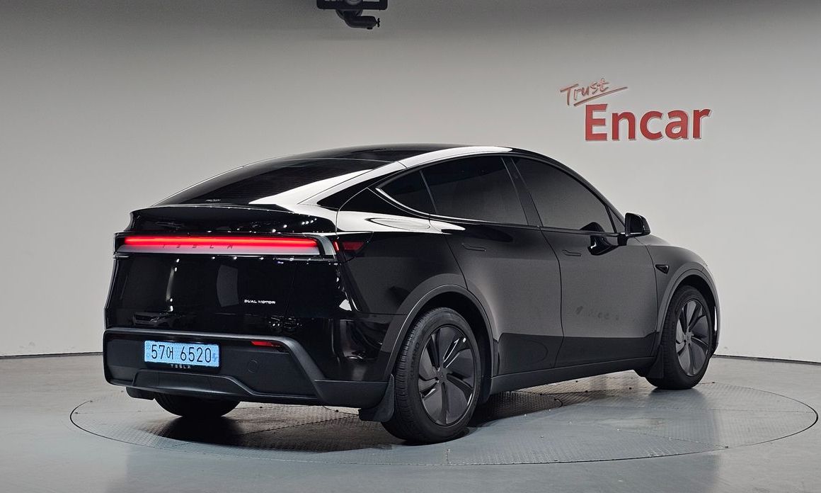 Tesla Model Y 2025