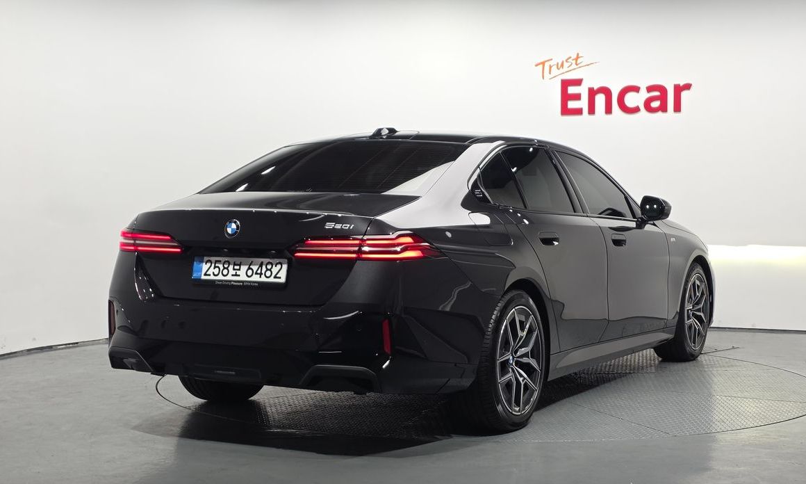 BMW 5-Series 2025