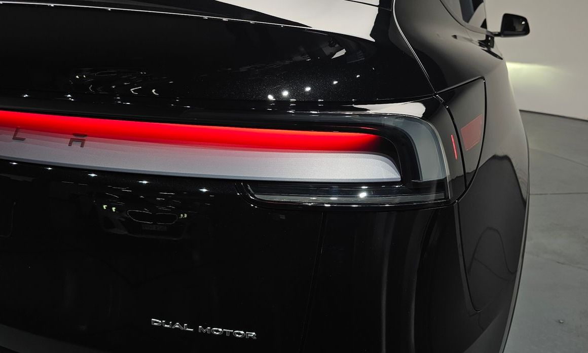 Tesla Model Y 2025
