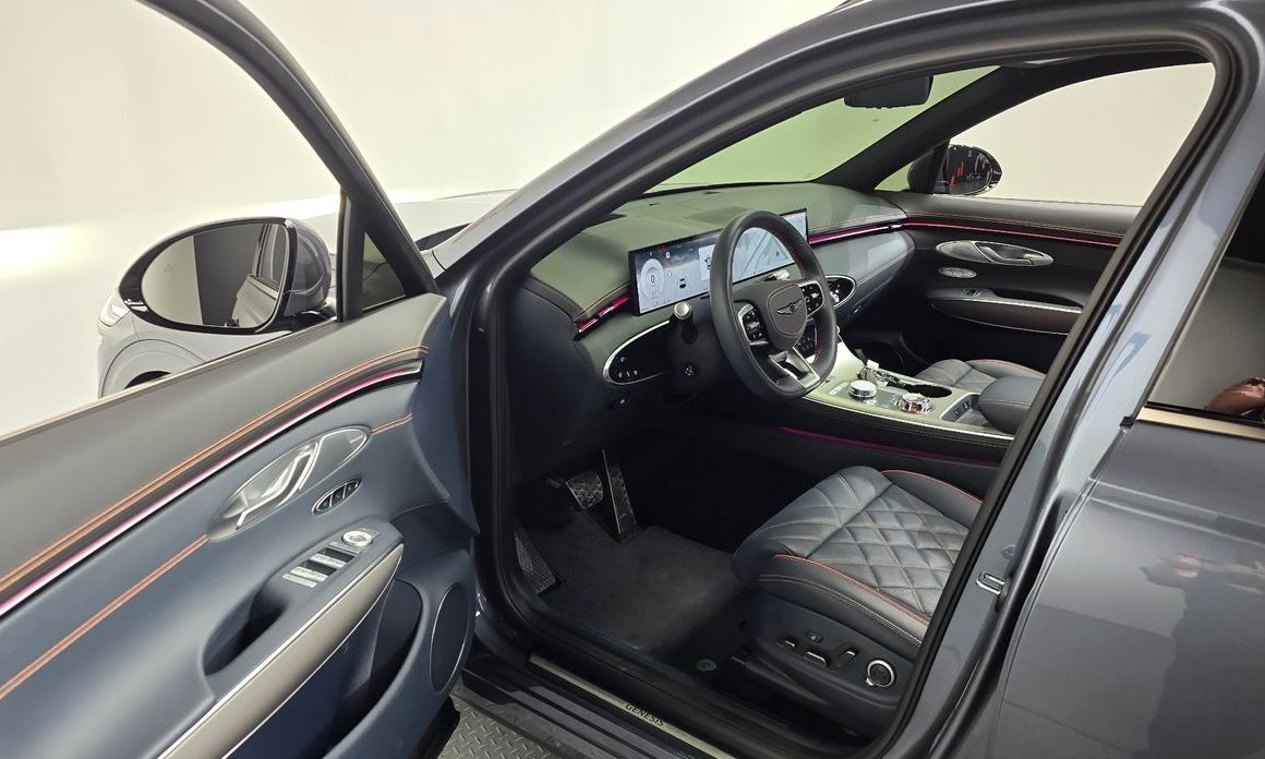 Genesis GV70 2025